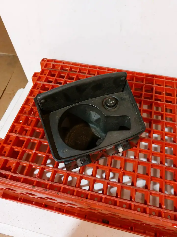 Audi A6 (2004 - 2008)  4F1862533 Пепельница