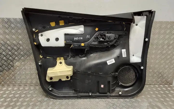 Toyota Yaris (2014 - 2019) 677630D130 Обшивка передней двери — фото 2