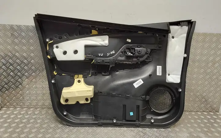 Toyota Yaris (2014 - 2019) 677630D130 Обшивка передней двери — фото 3