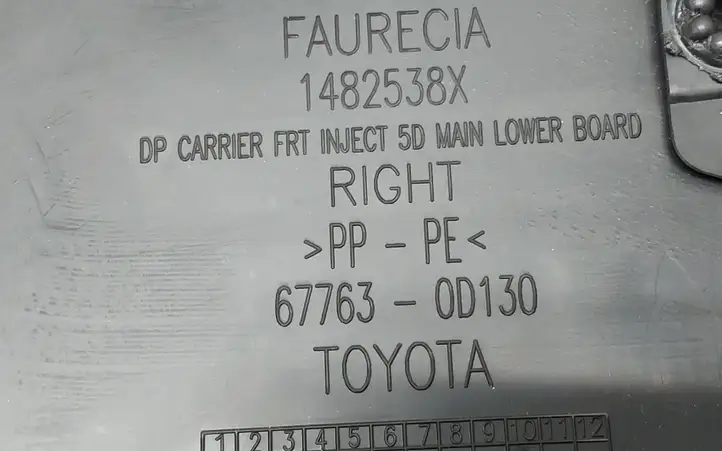 Toyota Yaris (2014 - 2019) 677630D130 Обшивка передней двери — фото 4