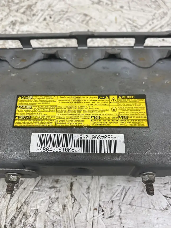 Toyota Prius (XW30) (2009 - 2015) Коленная подушка безопасности — фото 2