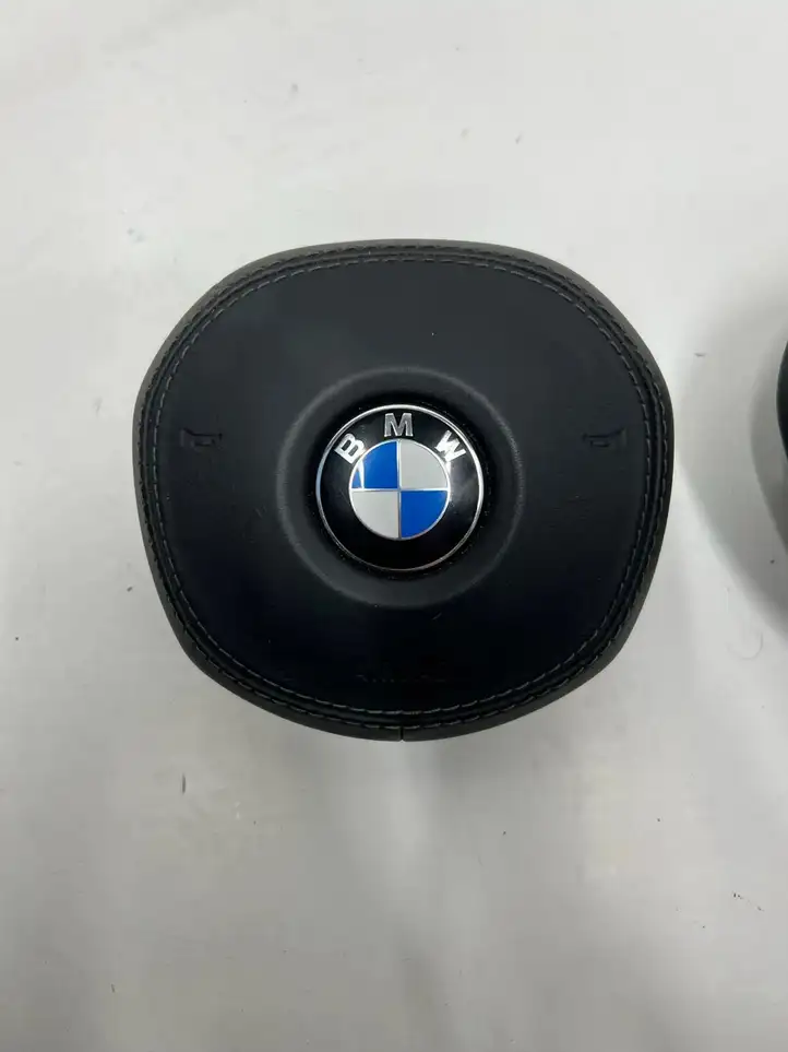 BMW X7 G07 (2018 - ) Подушка безопасности руля — фото 1