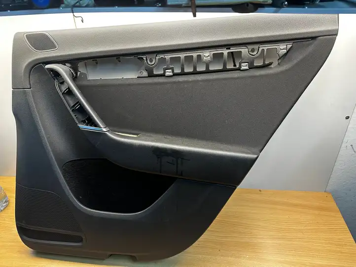 Volkswagen PASSAT B7 (2011 - 2014) 3AF867212 Обшивка задней двери — фото 3