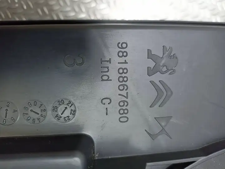 Peugeot 2008 II (2019 - ) 9818867680 Обшивка ниши запасного колеса — фото 5