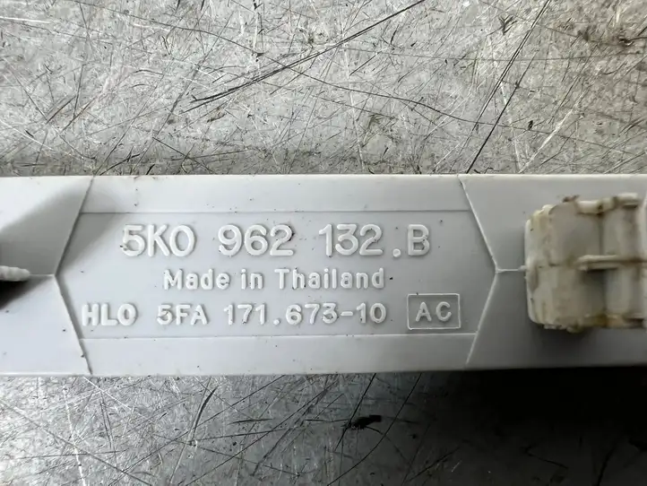 Skoda Octavia Mk3 (5E) (2013 - 2019) 5K0962132B Усилитель антенны — фото 3
