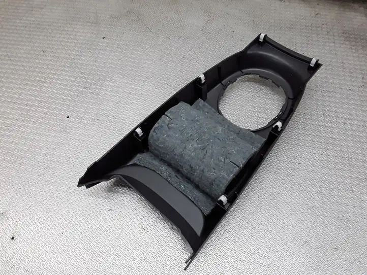 Suzuki SX4 (2006 - 2009)   Рамка рычага переключения передач