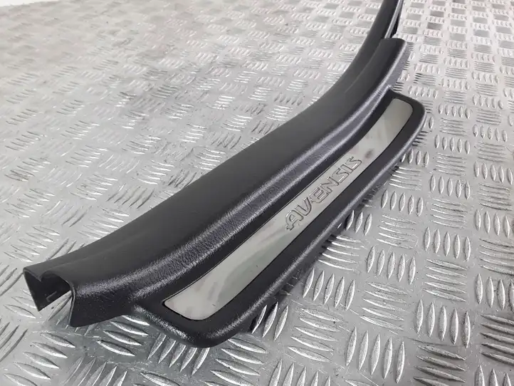 Toyota Avensis T250 (2003 - 2006) 6791805040 Внутренняя отделка переднего порога — фото 6