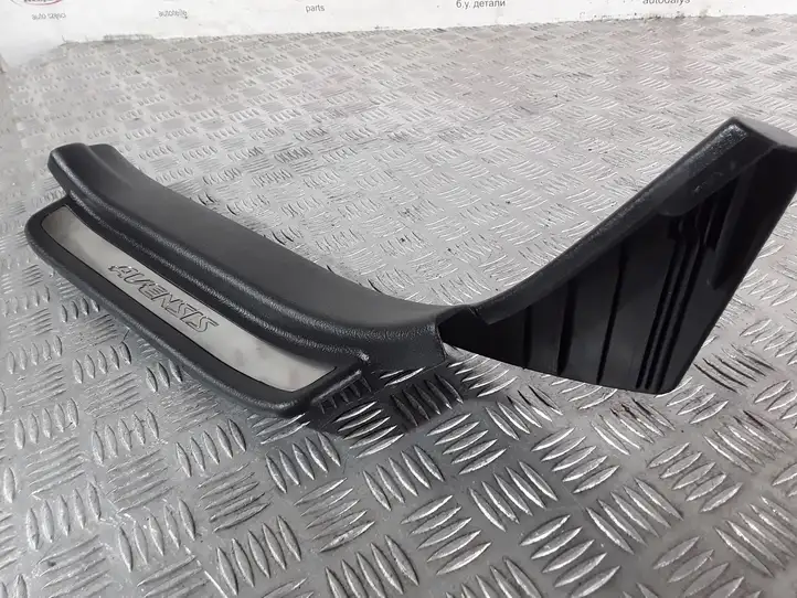 Toyota Avensis T250 (2003 - 2006) 6791805040 Внутренняя отделка переднего порога — фото 8