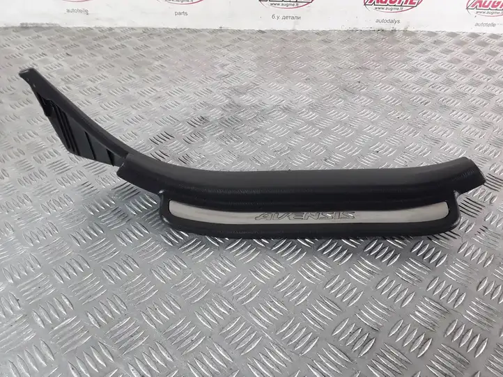 Toyota Avensis T250 (2003 - 2006) 6791705040 Внутренняя отделка переднего порога — фото 1