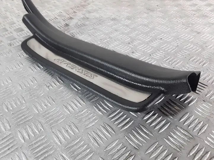 Toyota Avensis T250 (2003 - 2006) 6791705040 Внутренняя отделка переднего порога — фото 5