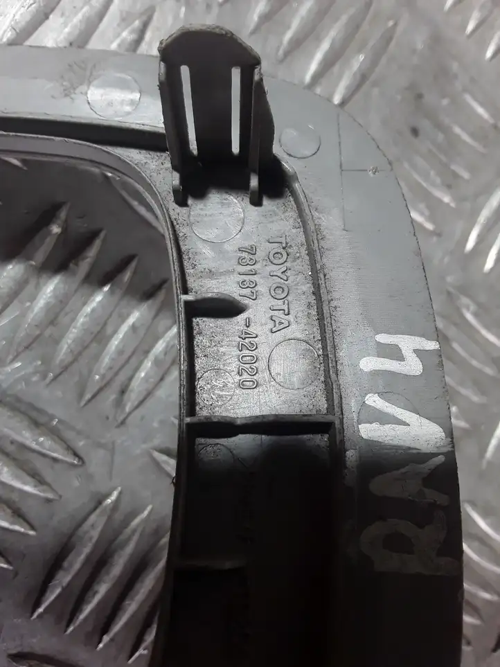 Toyota RAV 4 (XA30) (2006 - 2016)  7313742020 Отделка стойки (B) (верхняя)