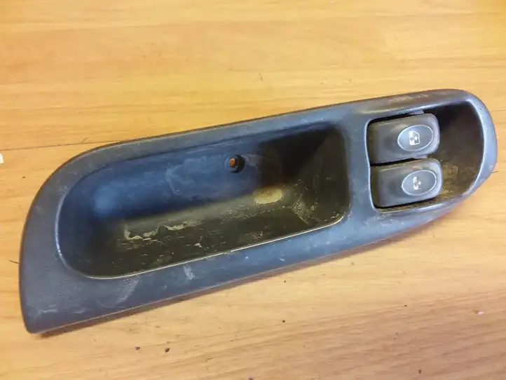Renault Scenic I (1996 - 2003) 7700431172 Блок кнопок стеклоподъемников — фото 1