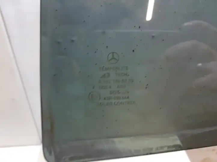 Mercedes-Benz ML W163 (1997 - 2005) A1637350309 Форточка двери — фото 2
