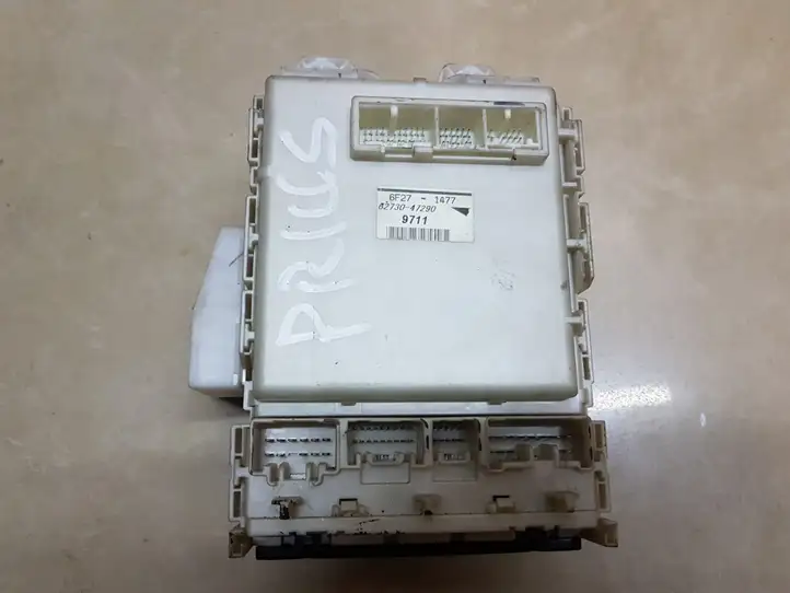 Toyota Prius (XW20) (2003 - 2009) 6273047290 Блок предохранителей — фото 1