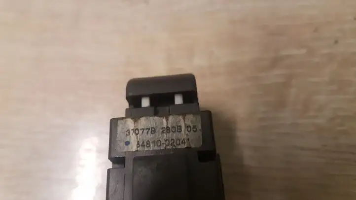 Toyota Corolla E120 E130 (2004 - 2007) 8481002041 Кнопка стеклоподъемников — фото 3