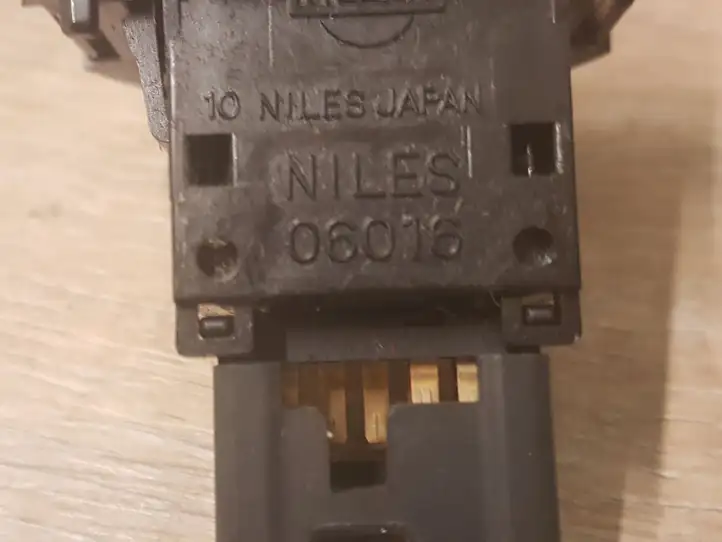Nissan Primera (2001 - 2008) 06016 Включатель аварийных фонарей — фото 2