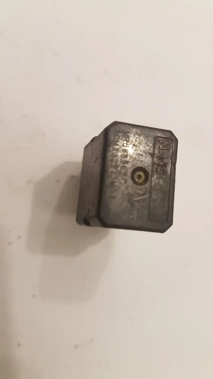 Mitsubishi Pajero (1999 - 2003) MR588567 Другое реле — фото 2