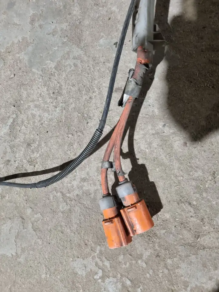 Toyota Prius (XW20) (2003 - 2009) 8216447050 Плюсовой провод аккумулятора — фото 4