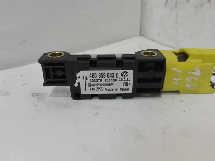 Volkswagen Phaeton (2002 - 2008)  4B0959643E Датчик удара надувных подушек