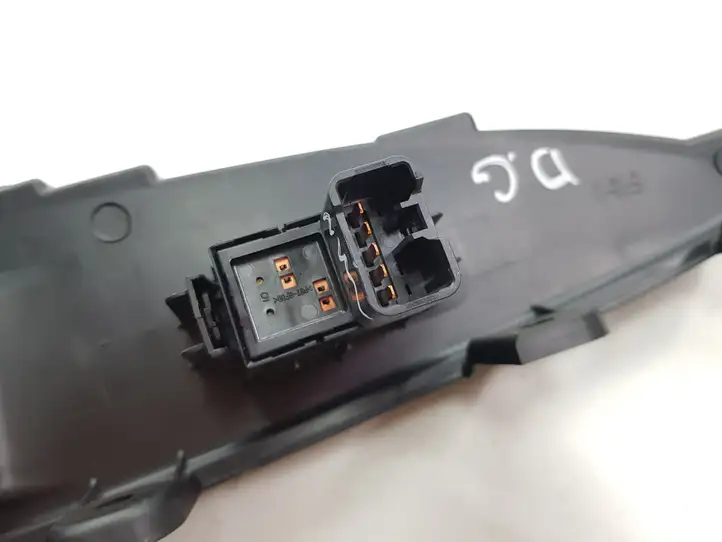 Mitsubishi Outlander (2012 - 2014)  8608A242 Кнопка стеклоподъемников