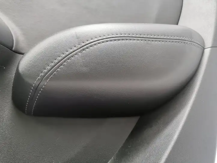Hyundai ix35 (2009 - 2013) 833022Y0209 Обшивка задней двери — фото 3