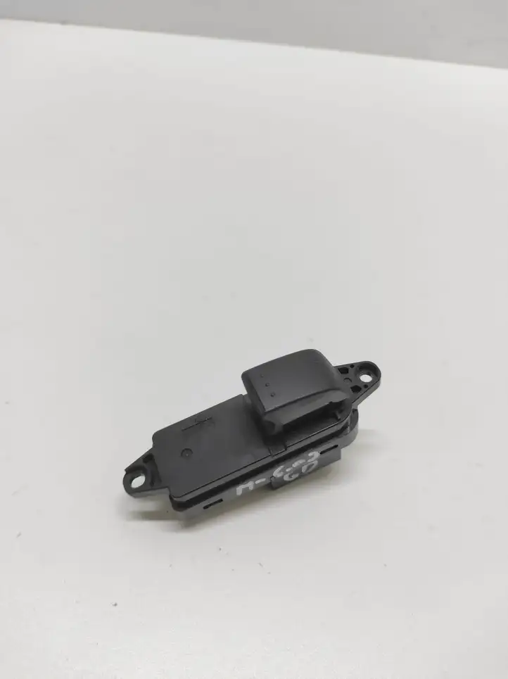 Mazda 6 (2002 - 2005) C23566370 Кнопка стеклоподъемников — фото 1