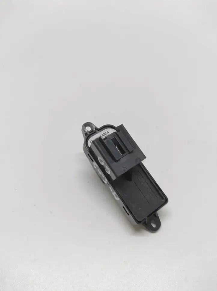 Mazda 6 (2002 - 2005) C23566370 Кнопка стеклоподъемников — фото 2