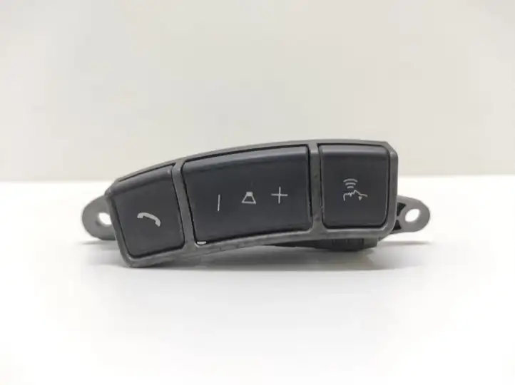 BMW 7 E65 E66 (2001 - 2008) 6911585 Кнопки на рулевом колесе — фото 1