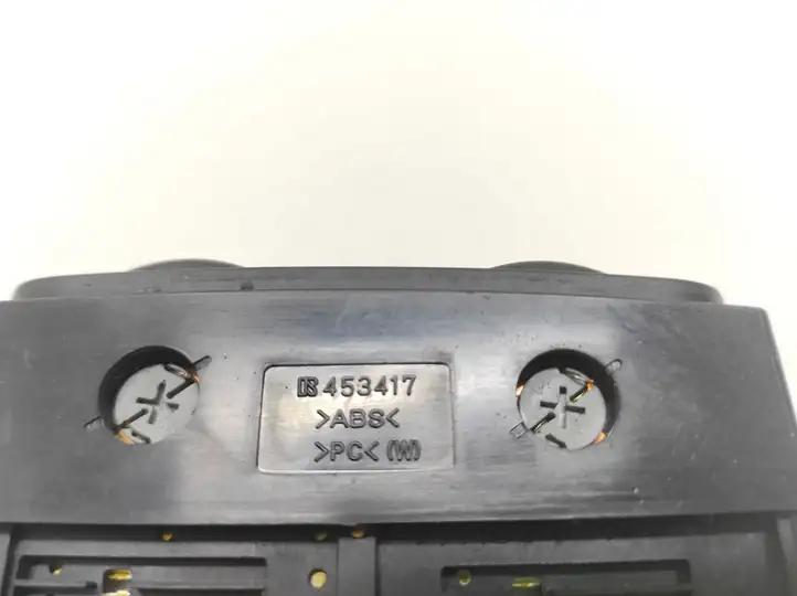 Toyota Avensis T220 (2000 - 2003) 453417 Включатель обогрева — фото 3