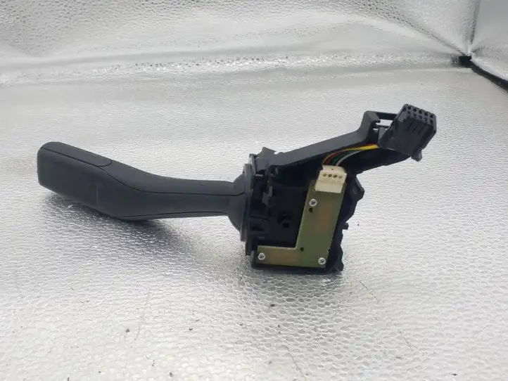 Volkswagen Golf V (2003 - 2009)  1K0953513E Ручка поворотов/ фонарей