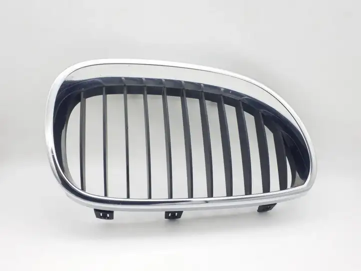BMW 5 E60 E61 (2004 - 2010) 51137027062 Передняя решетка — фото 1