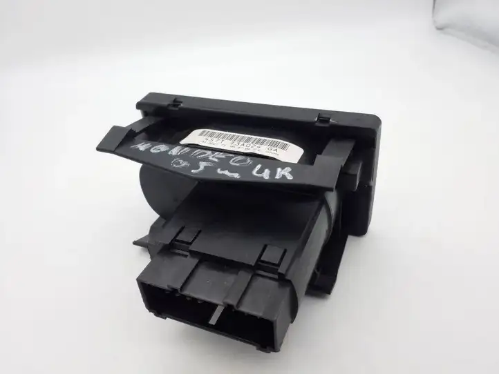 Ford Mondeo Mk III (2000 - 2007) 4S7T13A024GA Включатель фонарей — фото 2