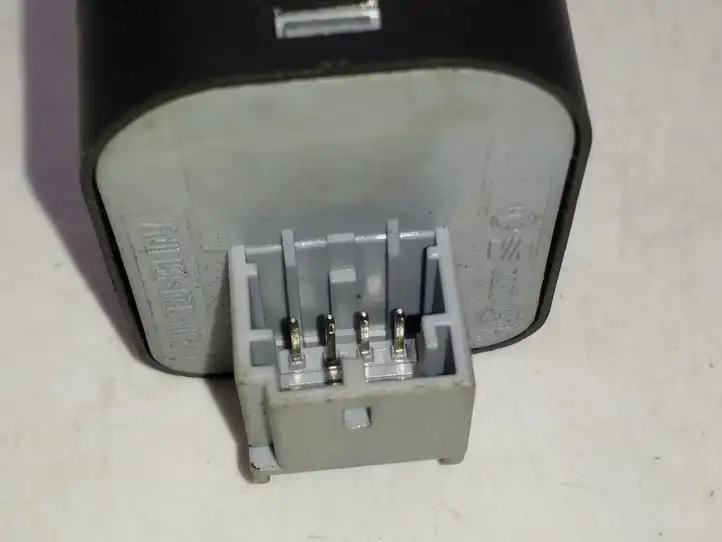 Audi A4 (2007 - 2011)  8K0959565B Включатель зеркал