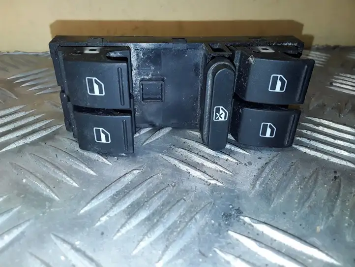 Volkswagen Jetta V (2005 - 2010) 1K4959857A Блок кнопок стеклоподъемников — фото 1