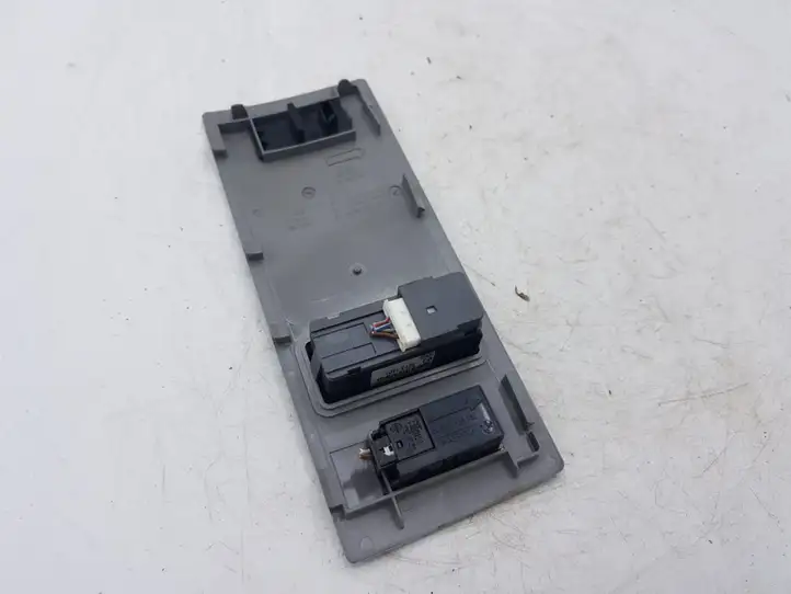 BMW 5 E60 E61 (2004 - 2010) 691847803 Другие включатели / ручки/ переключатели — фото 3
