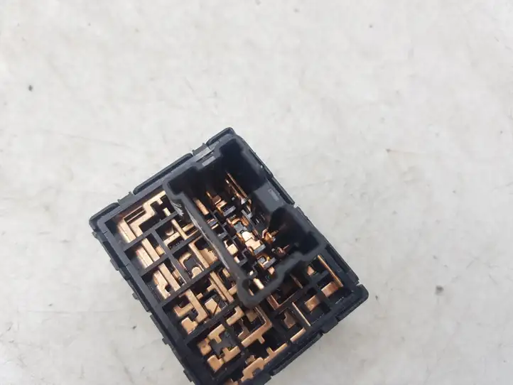 Nissan X-Trail T30 (2001 - 2007) 041108 Включатель зеркал — фото 2