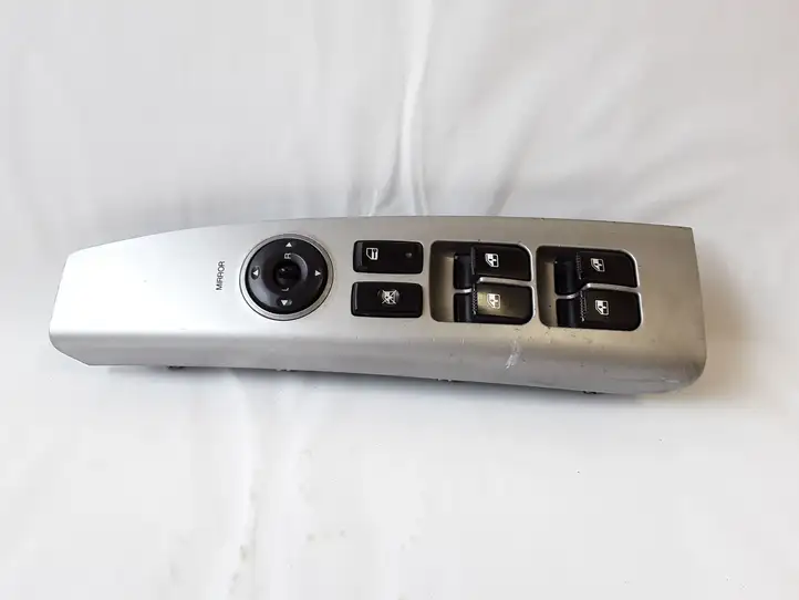 Hyundai Santa Fe (2005 - 2009) 3714951110 Блок кнопок стеклоподъемников — фото 1