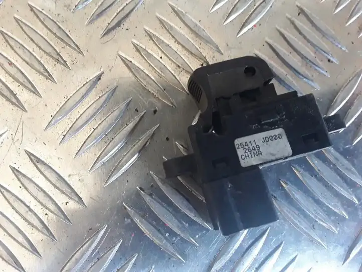Nissan Qashqai (2006 - 2010) 25411JD000 Блок кнопок стеклоподъемников — фото 2