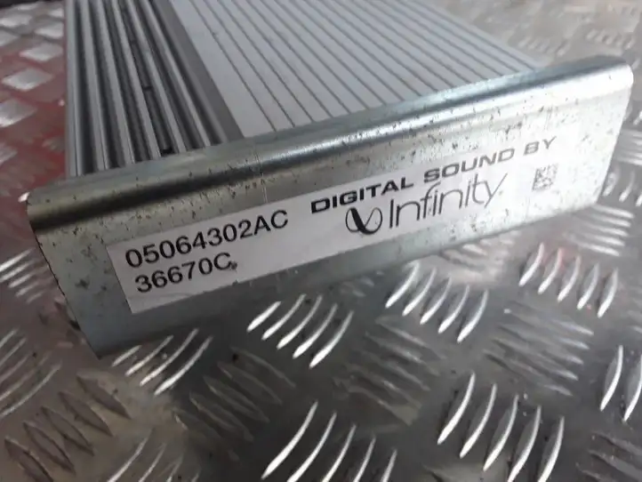 Dodge Journey (2007 - 2011) 05064302AC Усилитель звука — фото 2