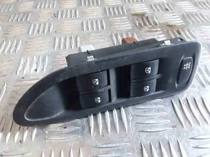 Renault Laguna II (2001 - 2005) 8200018985 Блок кнопок стеклоподъемников — фото 1