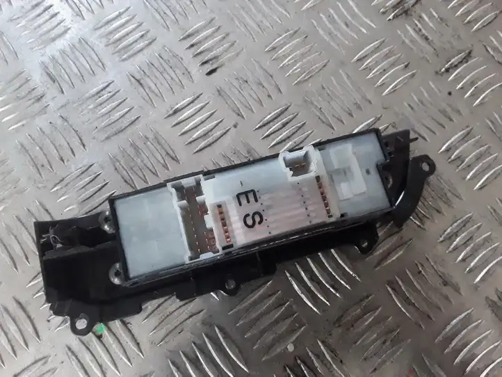 Nissan X-Trail T30 (2001 - 2007) 80960EQ300 Блок кнопок стеклоподъемников — фото 2