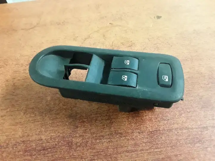 Renault Megane II (2002 - 2005) 156018070 Блок кнопок стеклоподъемников — фото 1