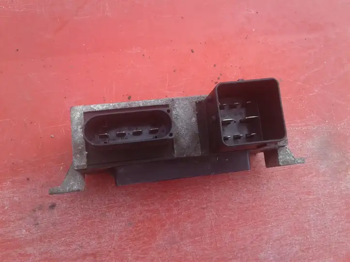 Renault Scenic III -  Grand scenic III (2009 - 2016)  8200558438 Реле подогрева свеч