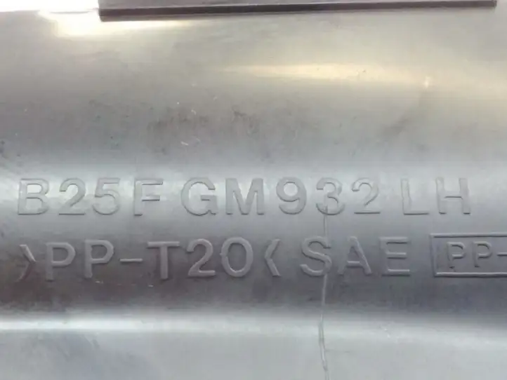 Mazda Premacy (1999 - 2005) B25FGM932LH Центральный воздушный дефлектор — фото 3