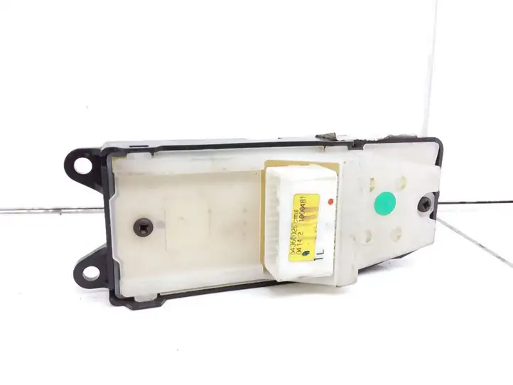 Toyota Avensis T250 (2003 - 2006) 8482005110 Блок кнопок стеклоподъемников — фото 2