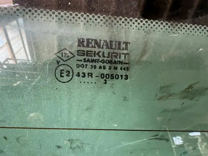 Renault Clio II (2001 - 2005) Заднее стекло — фото 2