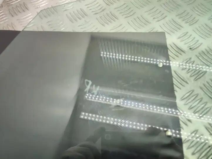 Volkswagen Tiguan (2007 - 2011)  43R001025 Основное стекло передних дверей (четырехдверного автомобиля)