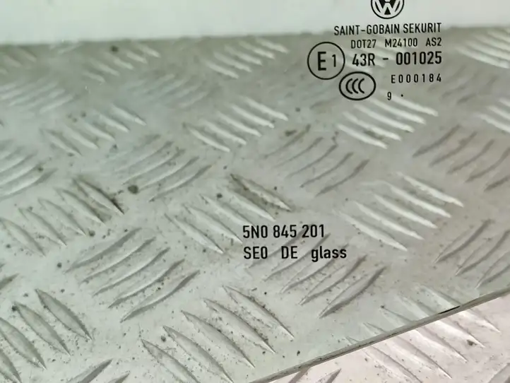 Volkswagen Tiguan (2007 - 2011)  43R001025 Основное стекло передних дверей (четырехдверного автомобиля)