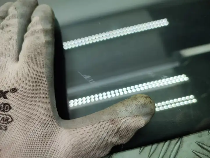 Volkswagen Tiguan (2007 - 2011)  43R001025 Основное стекло передних дверей (четырехдверного автомобиля)