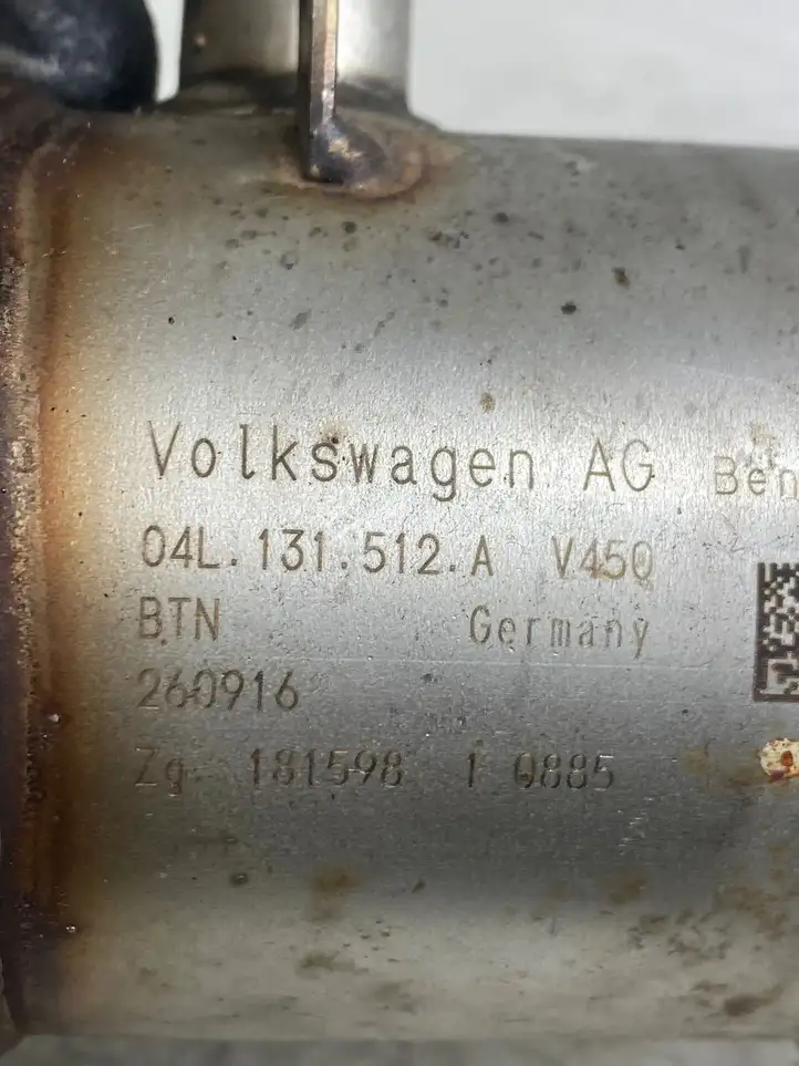 Audi A4 S4 B9 (2015 - 2019) 04L131512A Охладитель клапана EGR — фото 5